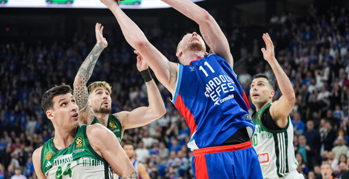 Anadolu Efes, seriyi eşitledi