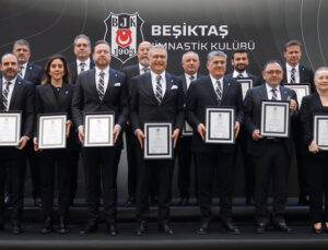 Serdal Adalı ve yönetimi, mazbatalarını aldı